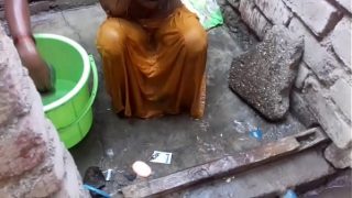 Desi village bhabhi outdoor nude bathing video
