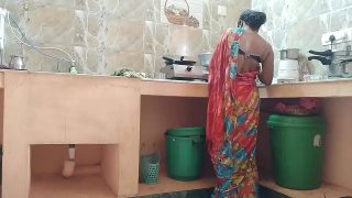 ixxx Amateur Desi mature maid hardcore sex with owner in kitchen room