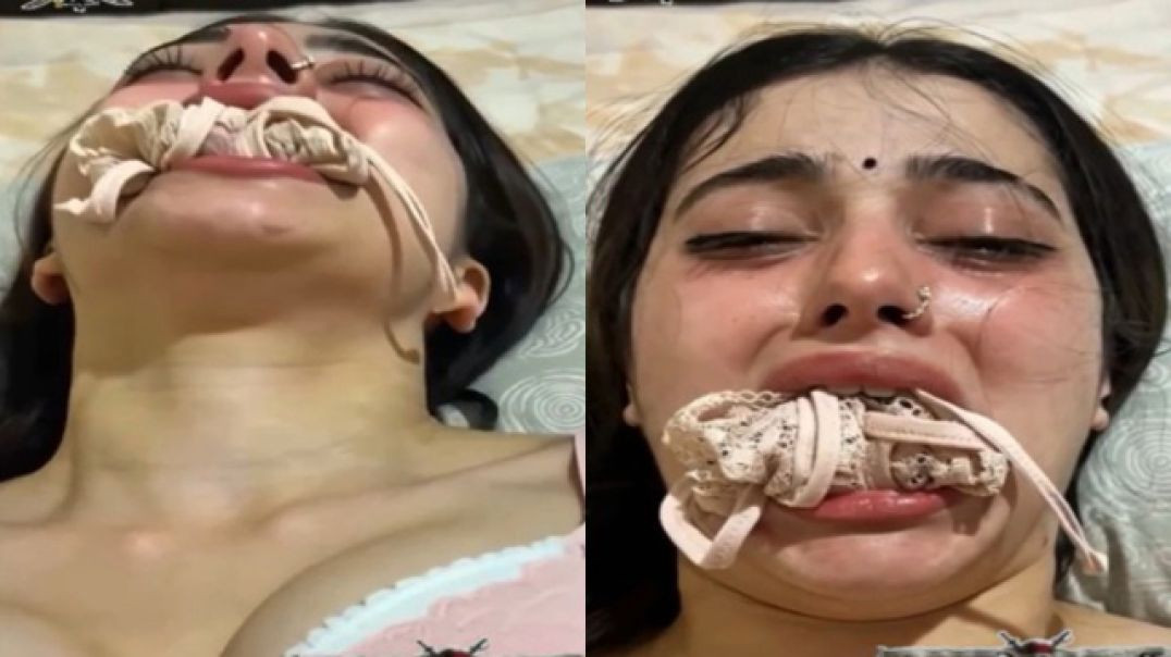 Muh mai panty daba chut chudwaati muslim bhabhi ka viral mms video