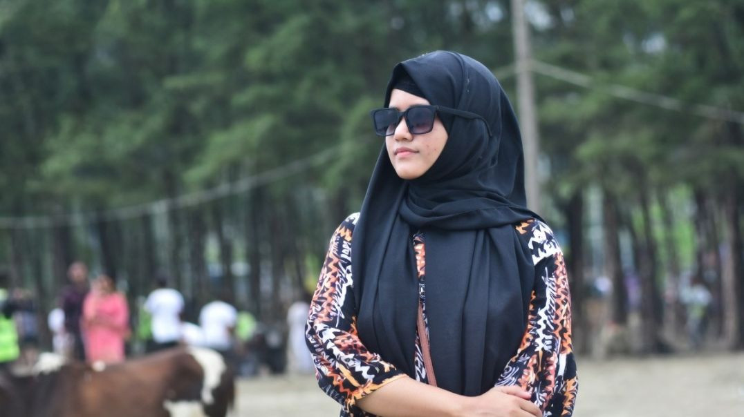 Cute Hijabi Muslim Girl Fucks Hard & Gives Sloppy Blowjob to Brother After Eid Festival