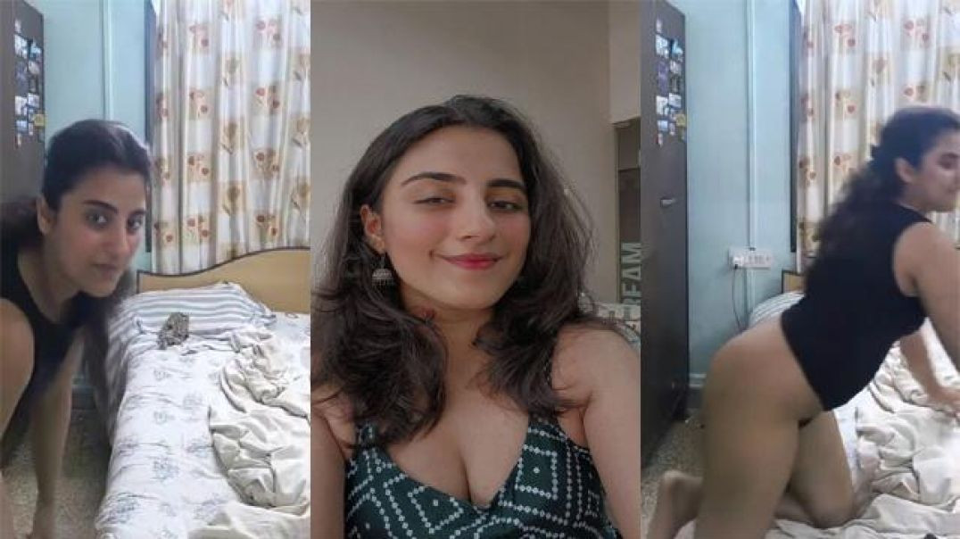 Desi Sexy Nude Muslim GF Making Pussy Fingering Selfie MMS Video For Lover