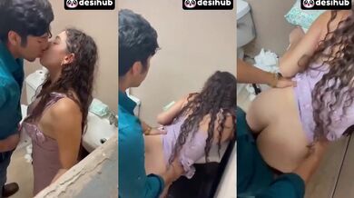 Mall ke Bathroom me muslim girlfriend ki chut chudai lover ke saath