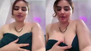 Pakistani big boobs muslim bhabhi dirty Urdu talk & nude tease on Tango live xxx